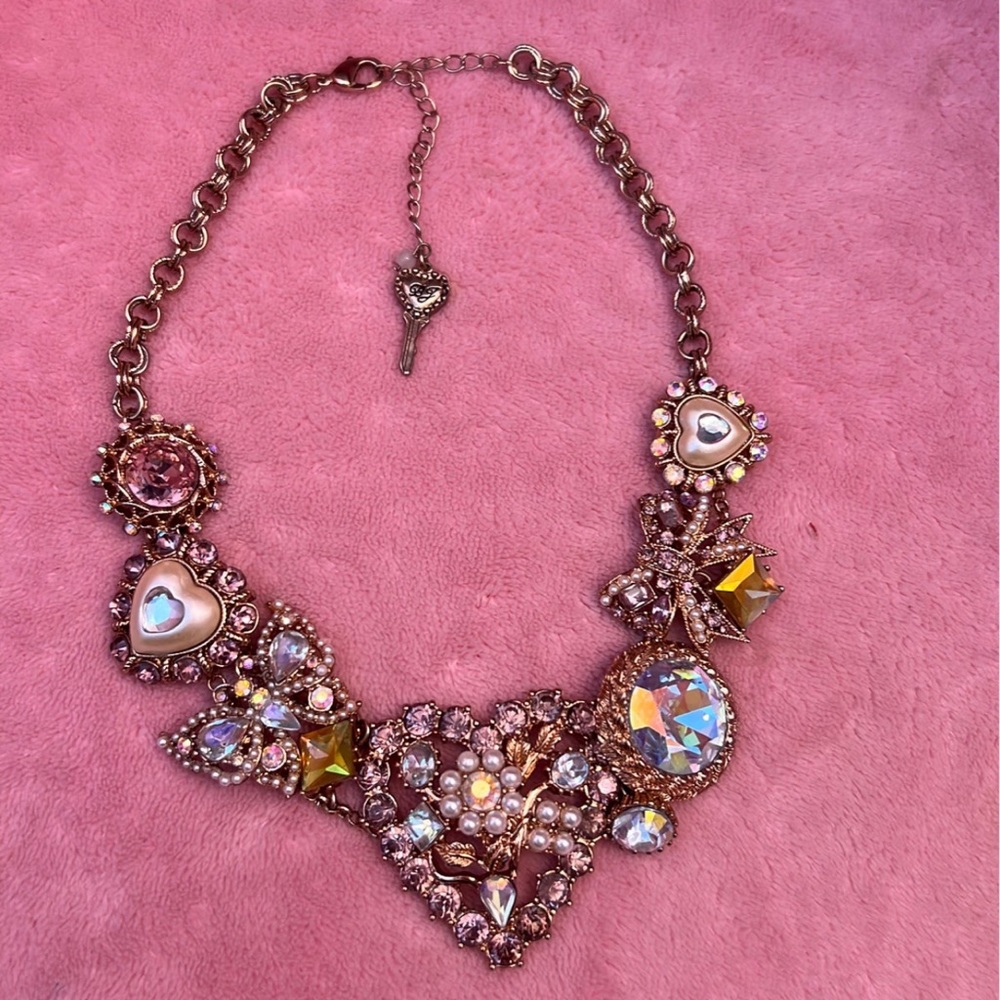 Betsey Johnson statement necklace